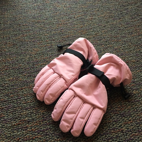Snow gloves and hat - Picture 2 of 2